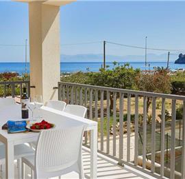 3 bedroom seaside apartments in Sicily, sleeps 6